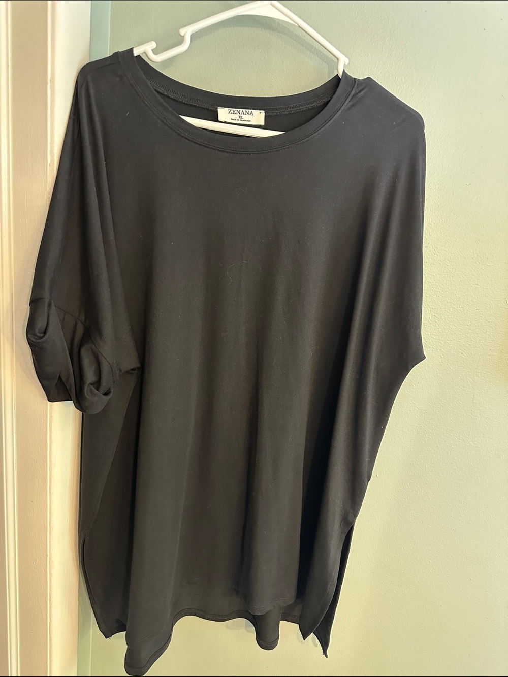 Zenana Outfitters Black Relaxed Boxy Short Sleeve Tee